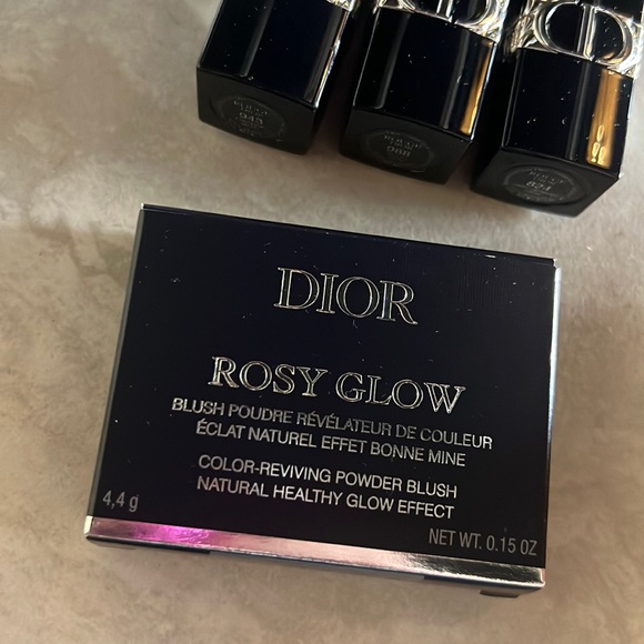 ๐ฅณ๐๐ฑ๐๐!๐ฅณDIOR Rosy Glow Blush in Berry NIB - Picture 8 of 11